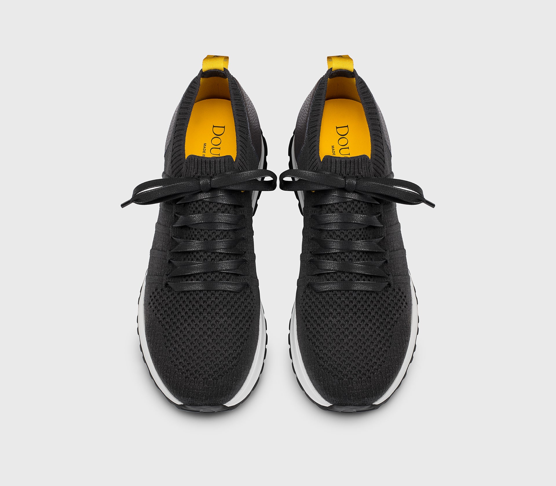 Sneaker aus technischem Gewebe und grauem Leder