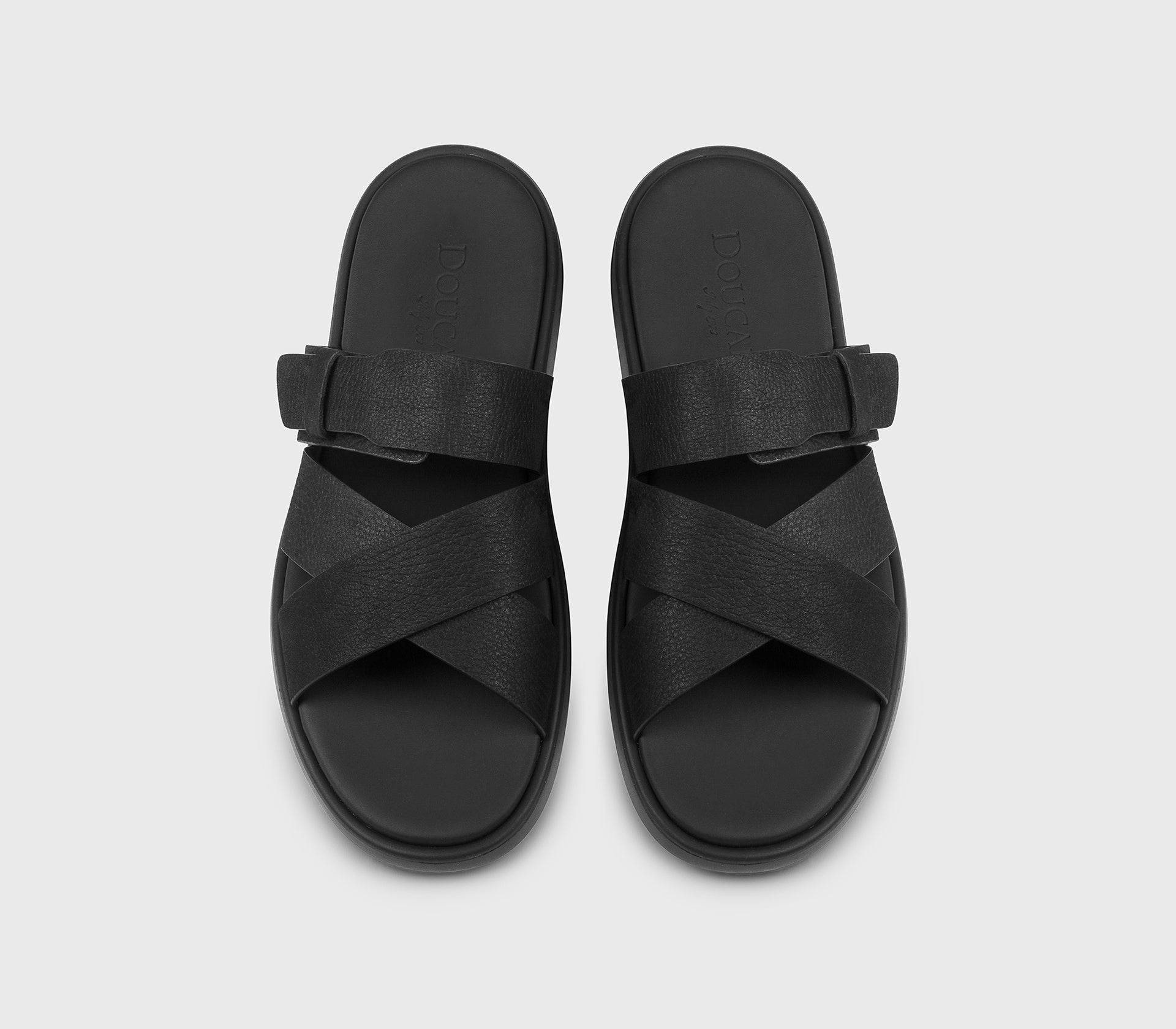 Сандалии из черной кожи с несколькими ремешками