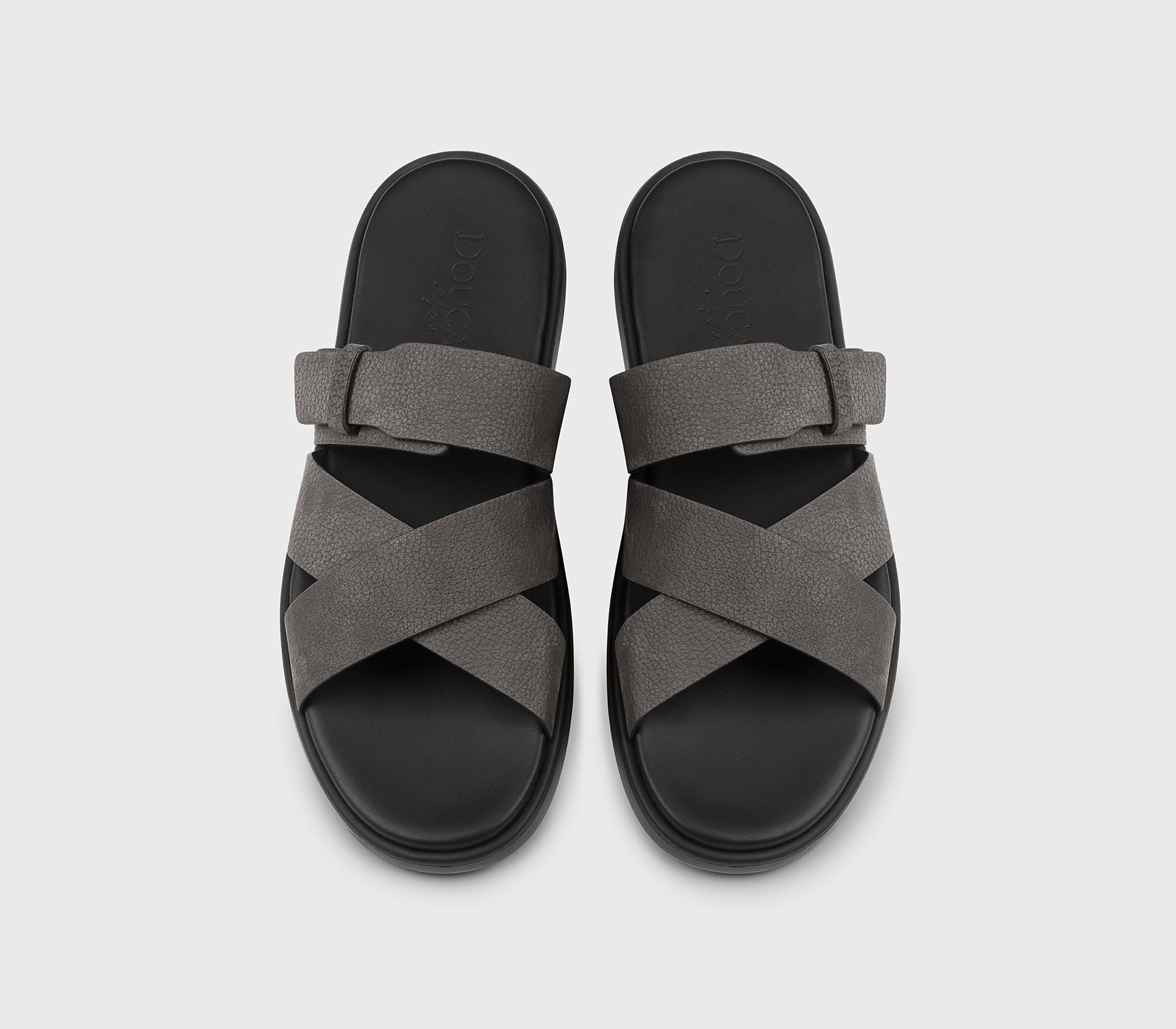 Сандалии из темно-серой кожи с несколькими ремешками