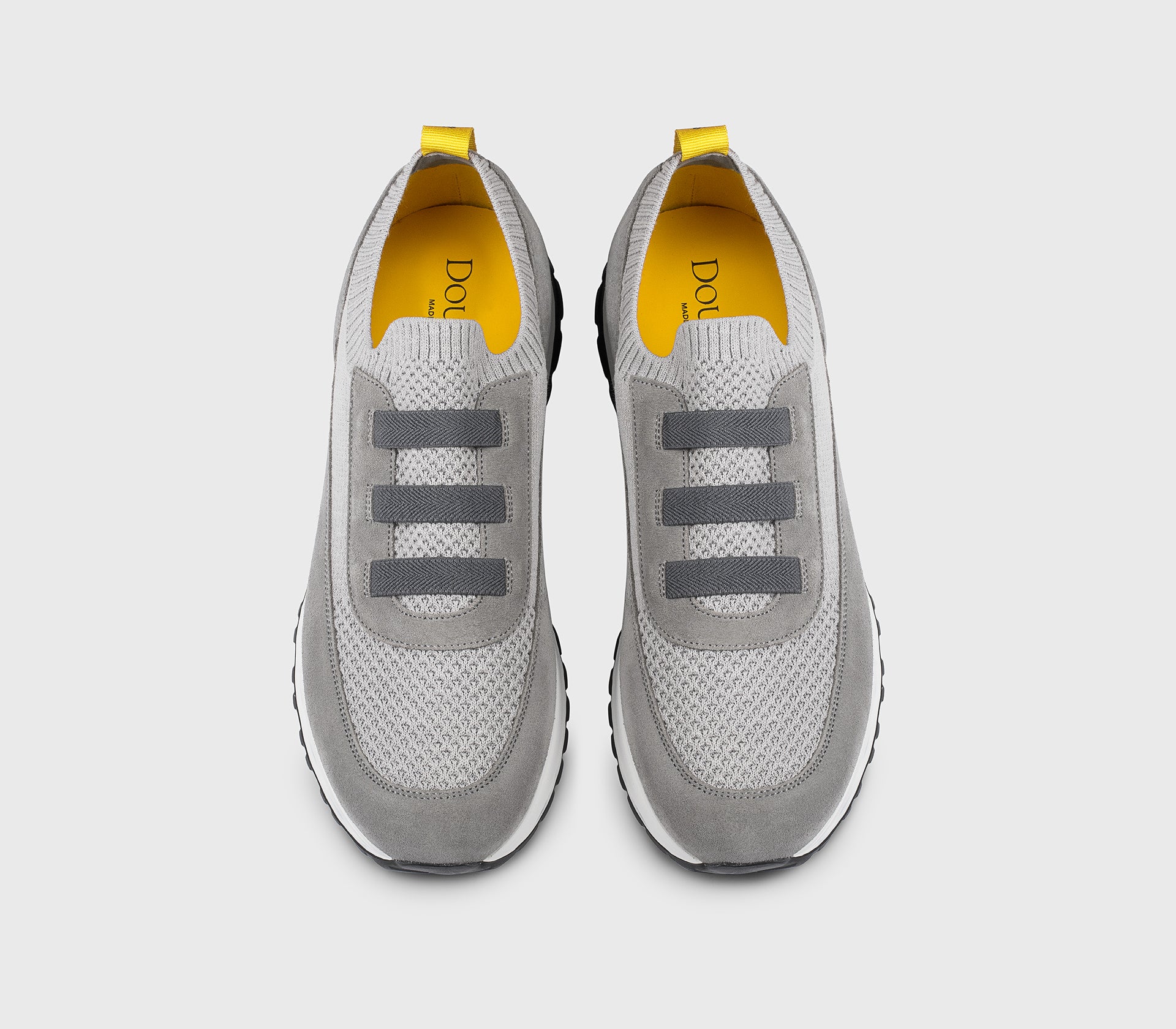 Sneaker aus technischem Gewebe und Veloursleder im Grauton „Iron“