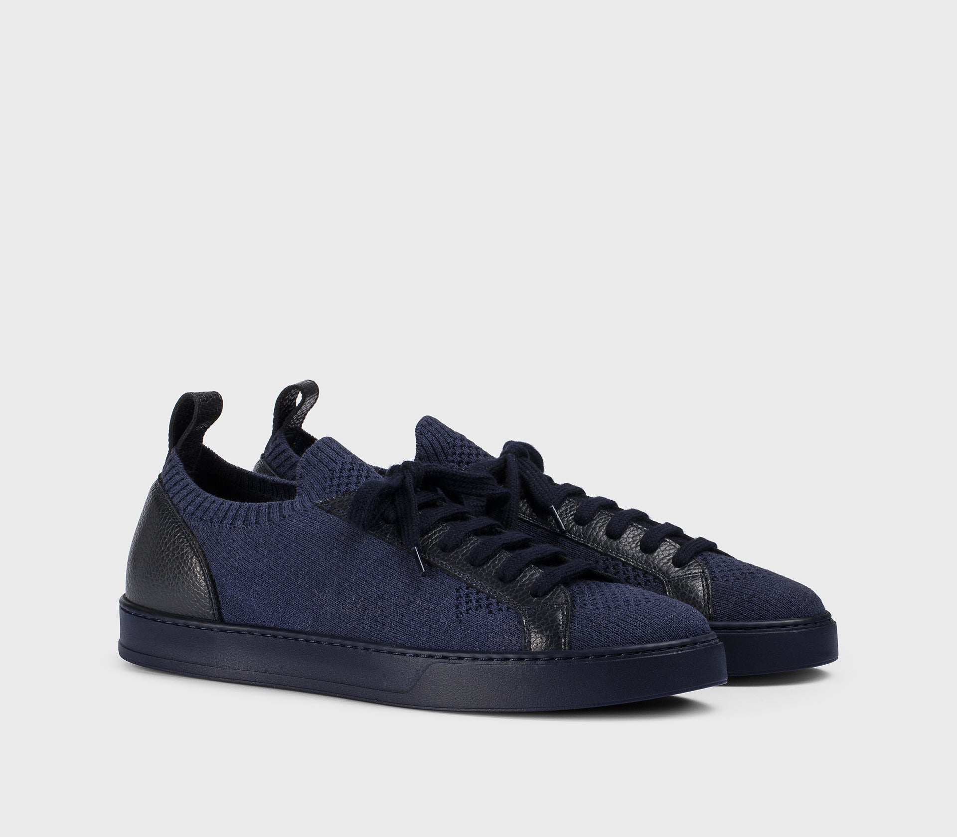 Sneaker aus technischem Gewebe und blauem Leder