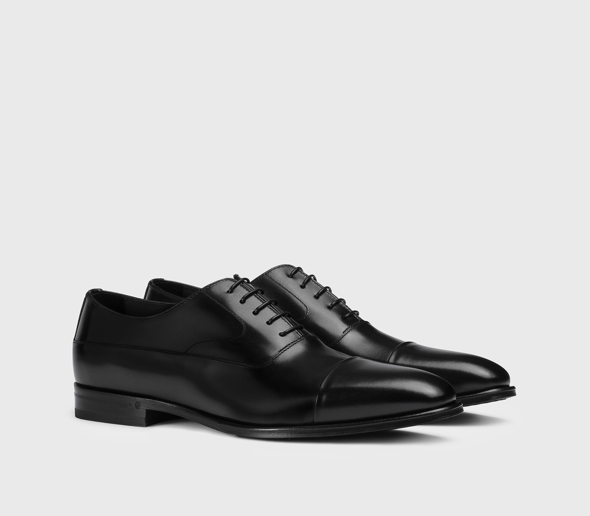 Stringata Oxford in pelle nera