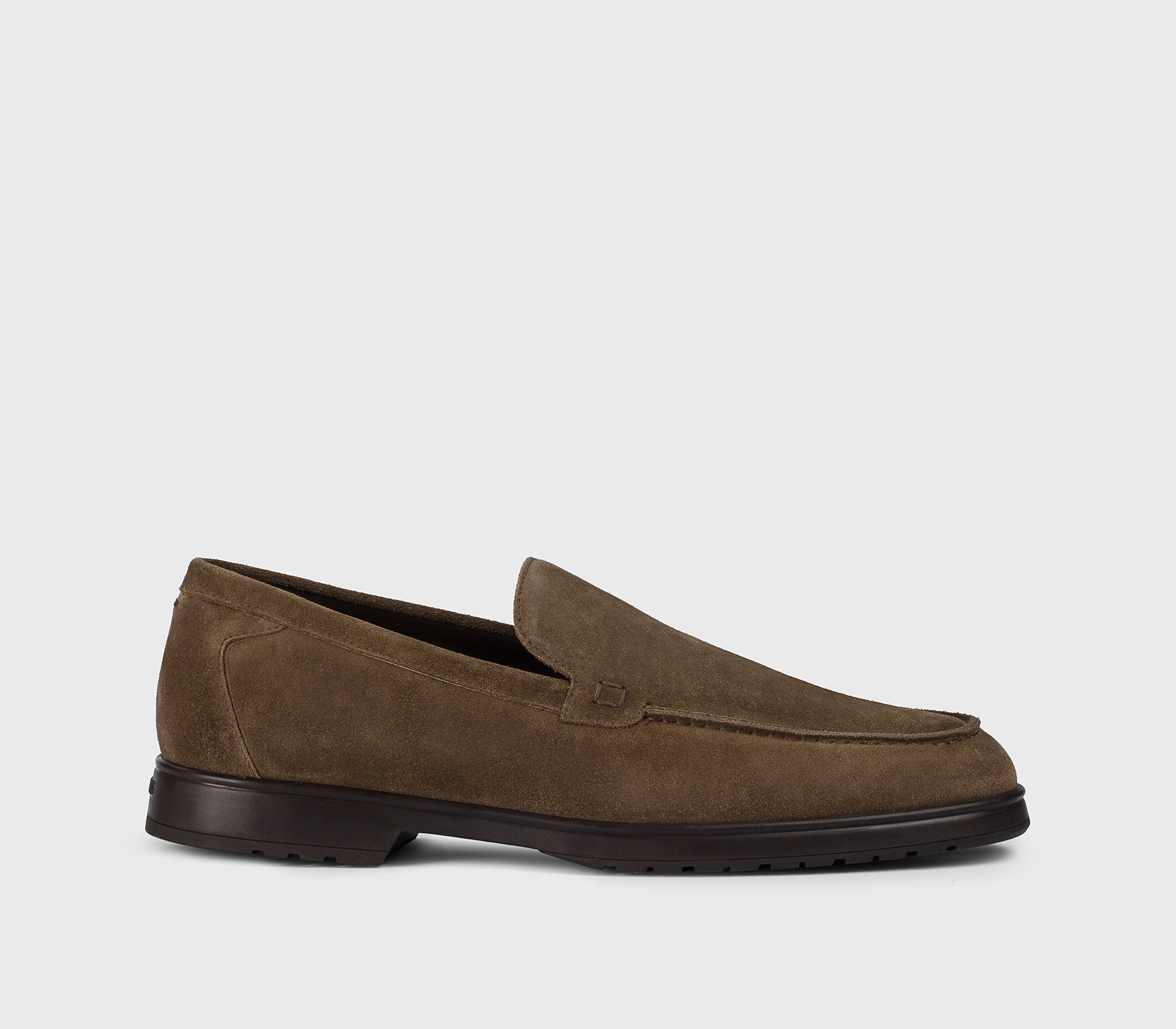 Лоферы из замши в коричневом цвете «гавана»