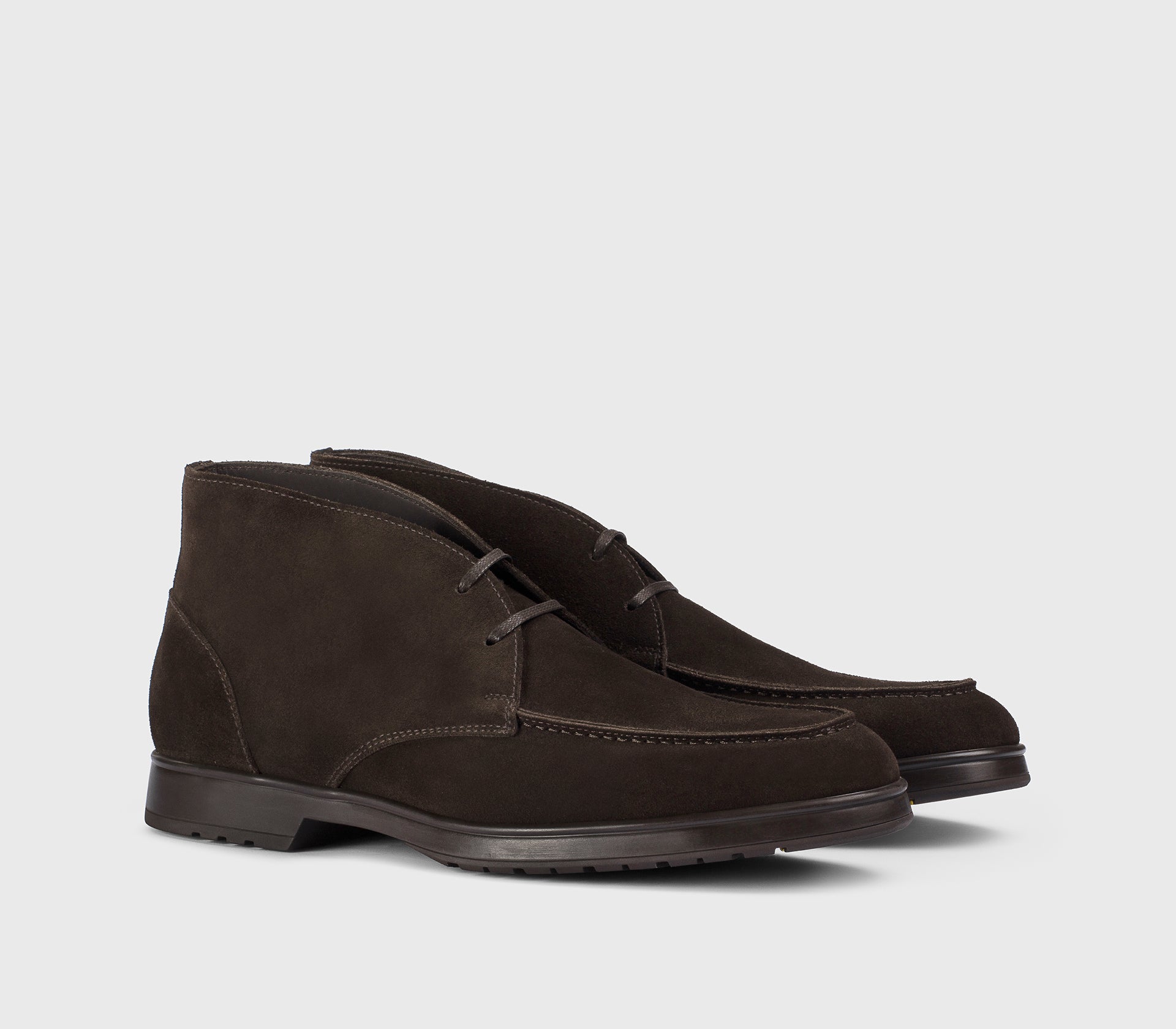 “Earth” brown suede lace-up desert boot