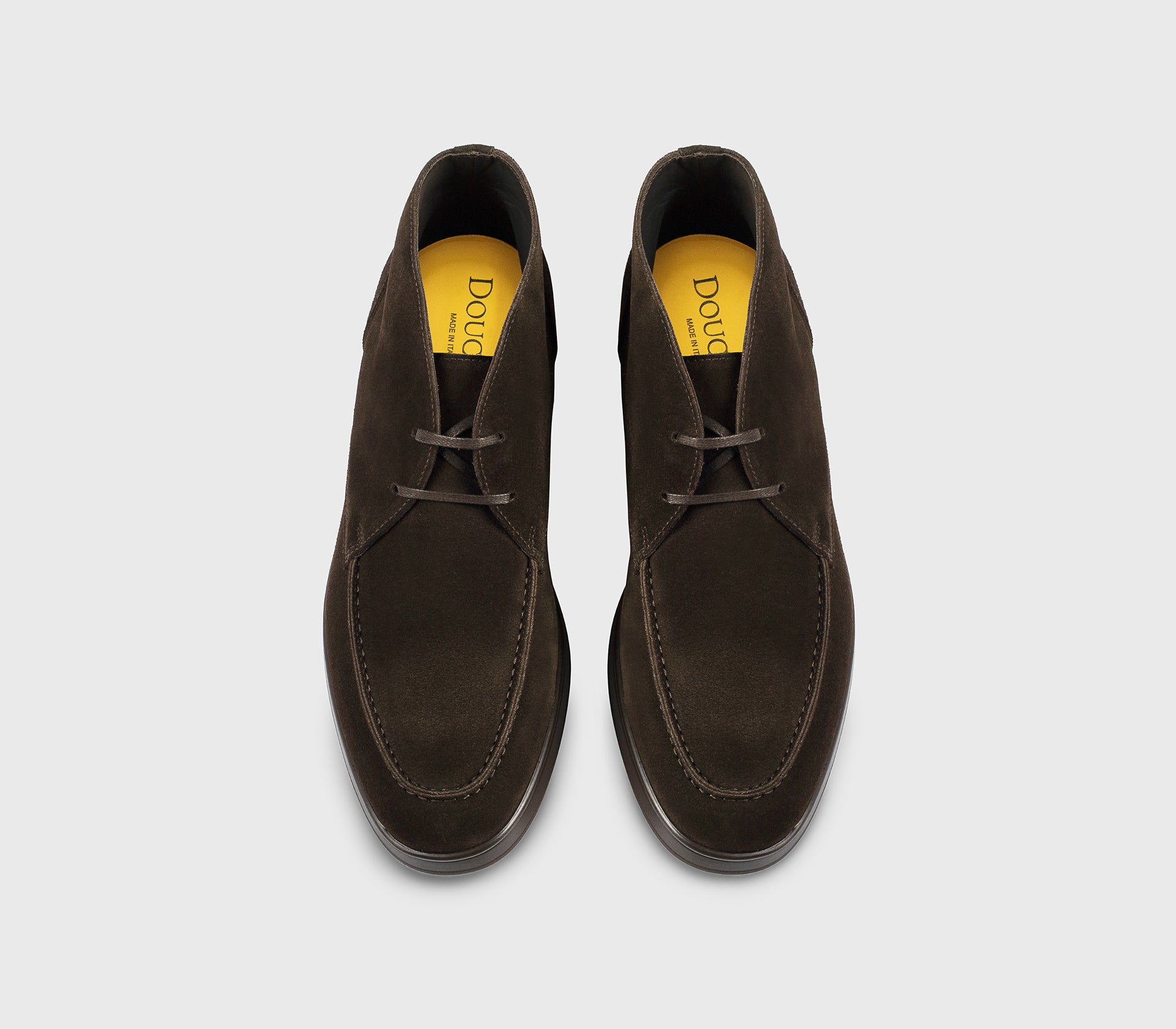 “Earth” brown suede lace-up desert boot