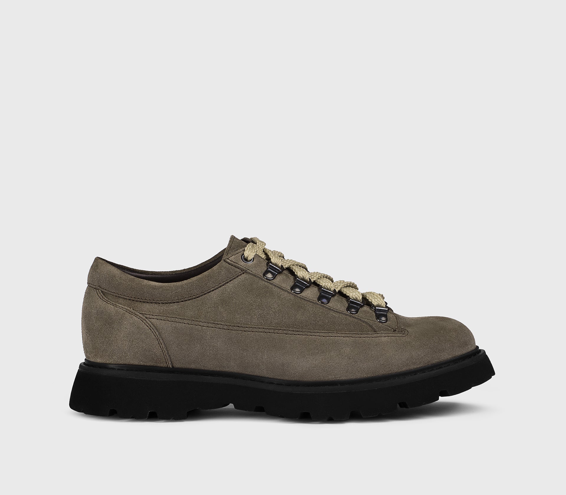 Stringata con ganci da uomo in suede |espresso - Doucal's