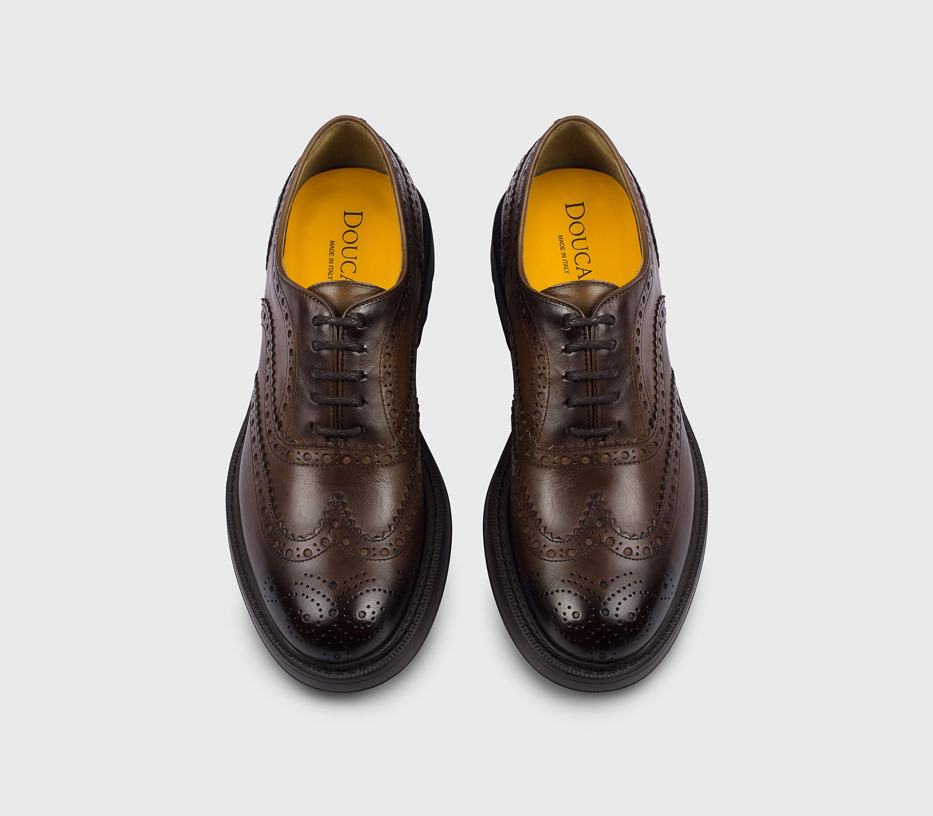 Wingtip-Brogue-Schnürschuh aus braunem Leder