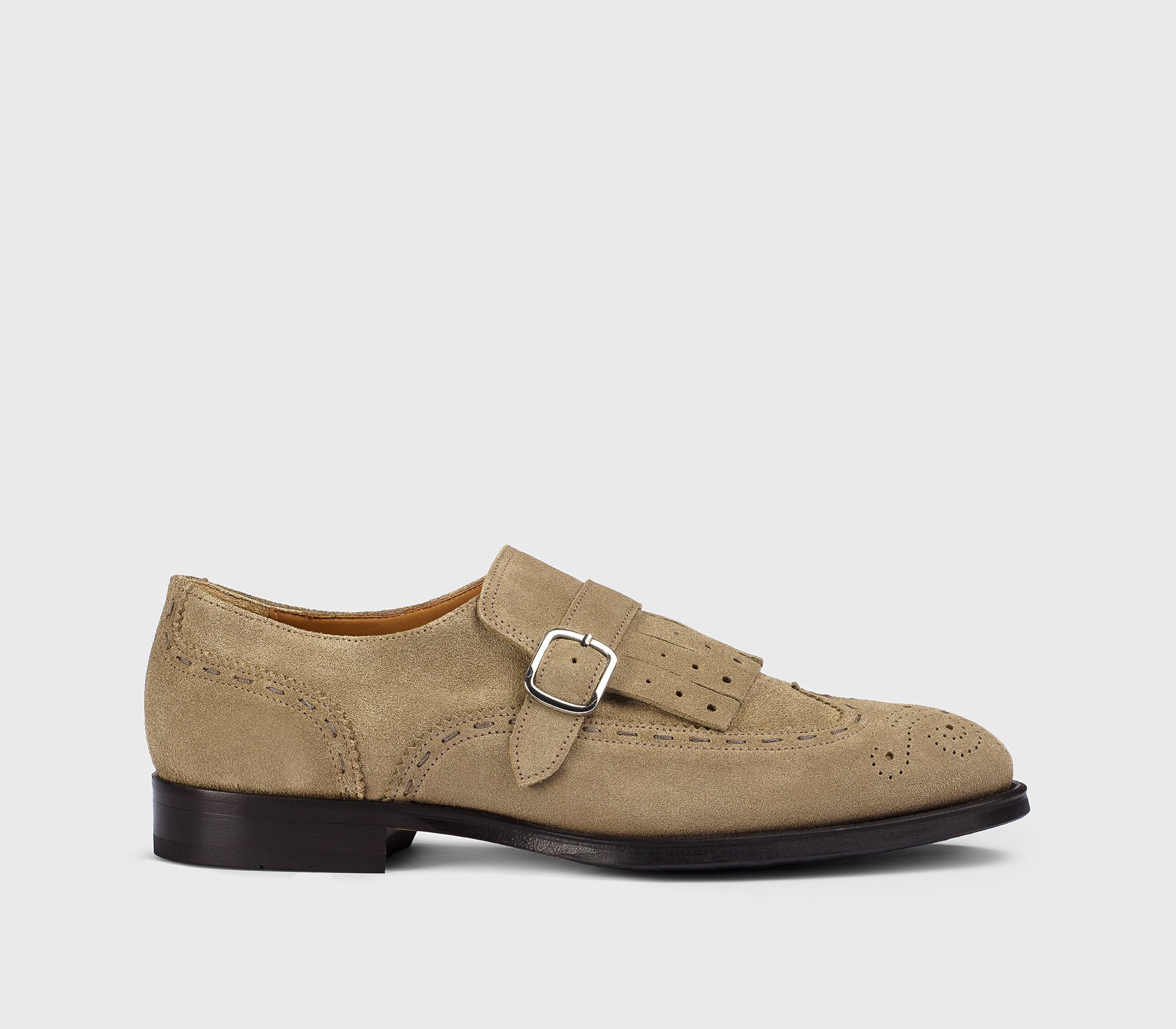 Cocoa-coloured suede single-buckle shoe with fringe
