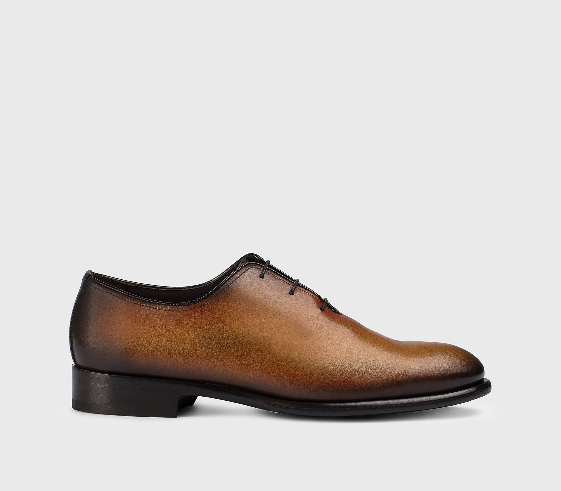 Schnürschuh aus karamellbraunem Leder