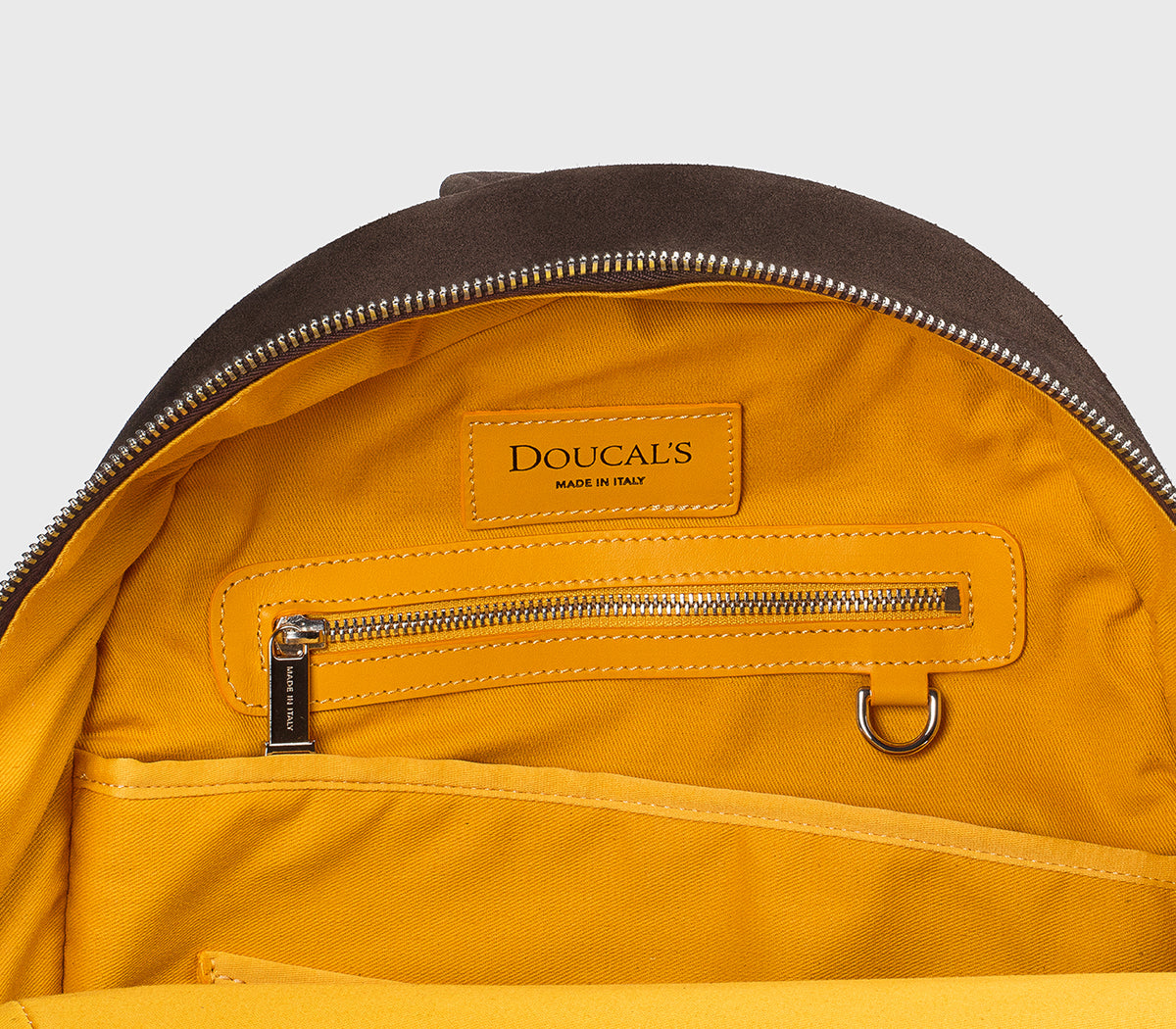 Rucksack aus erdbraunem Veloursleder und Leder