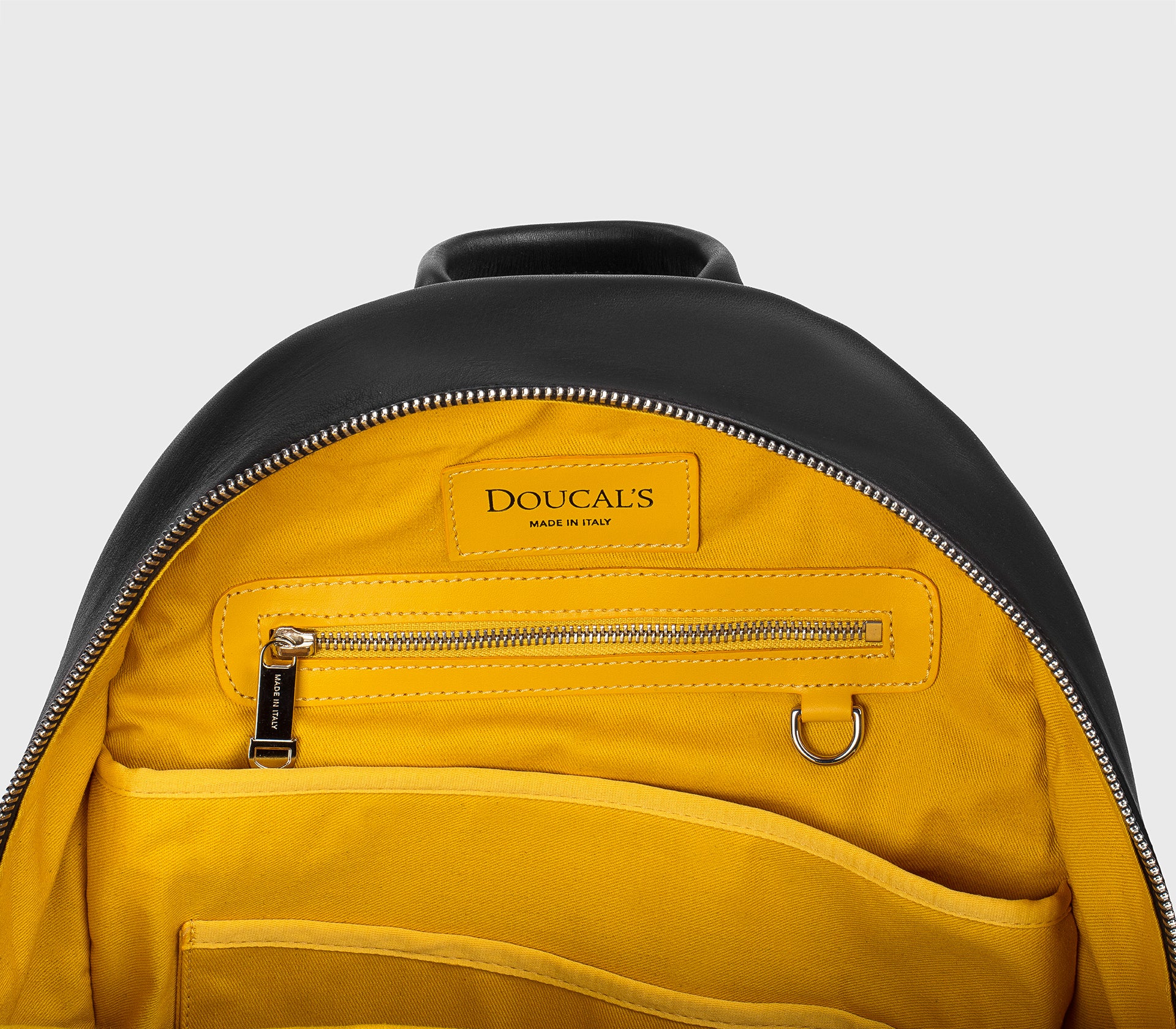 Rucksack aus schwarzem Leder