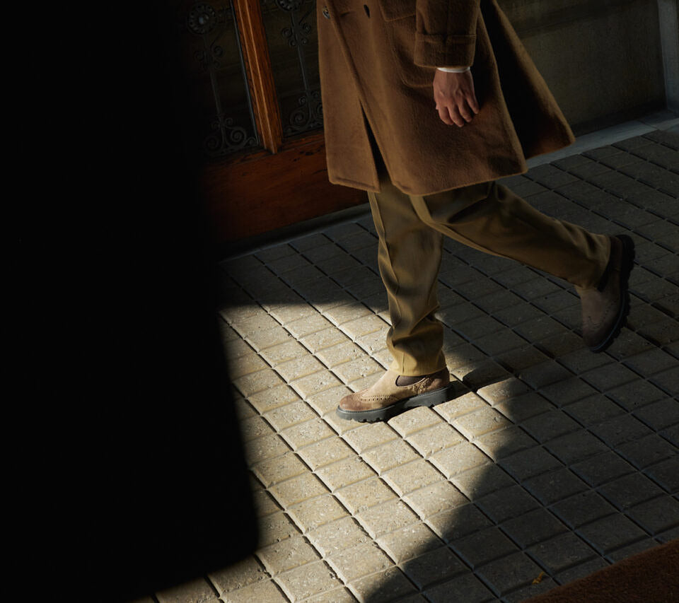 Wingtip-Stiefeletten aus hellbraunem Wildleder